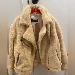American Eagle Sherpa zip up jacket! Cream in color NWOT, tags were ripped off!
